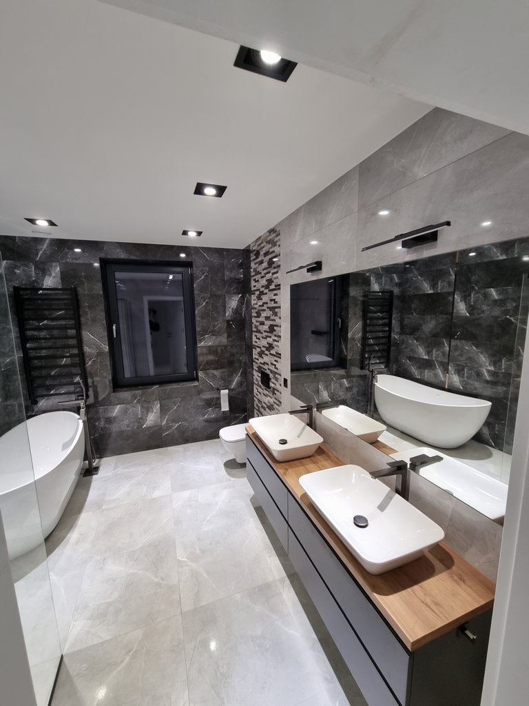 Luksusowa łazienka z dwiema umywalkami